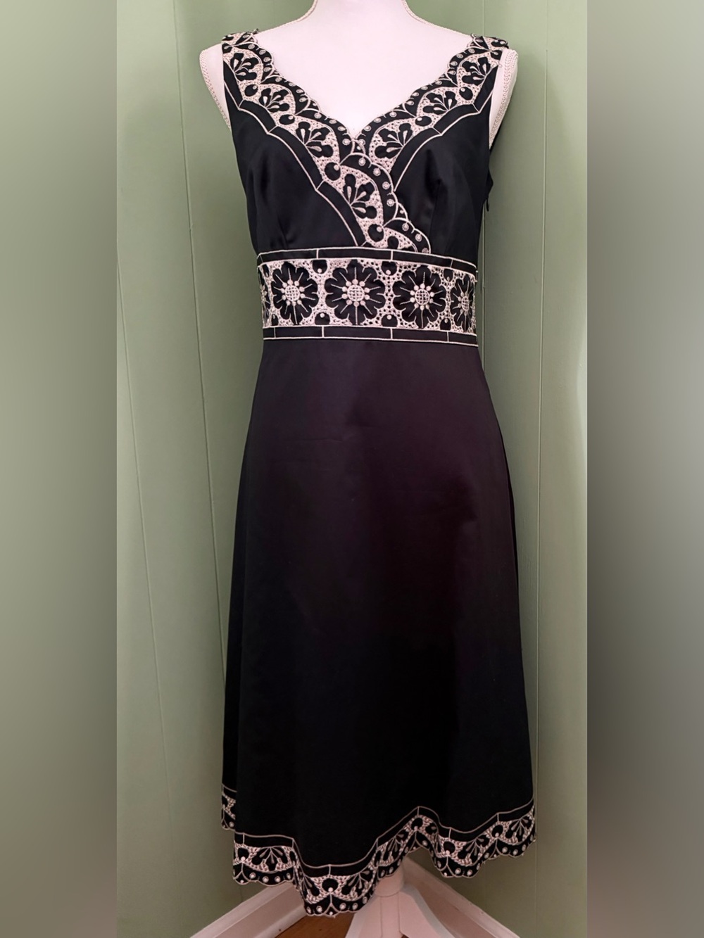 Ann Taylor Embroidered Sheath Black Midi Dress, Size 6